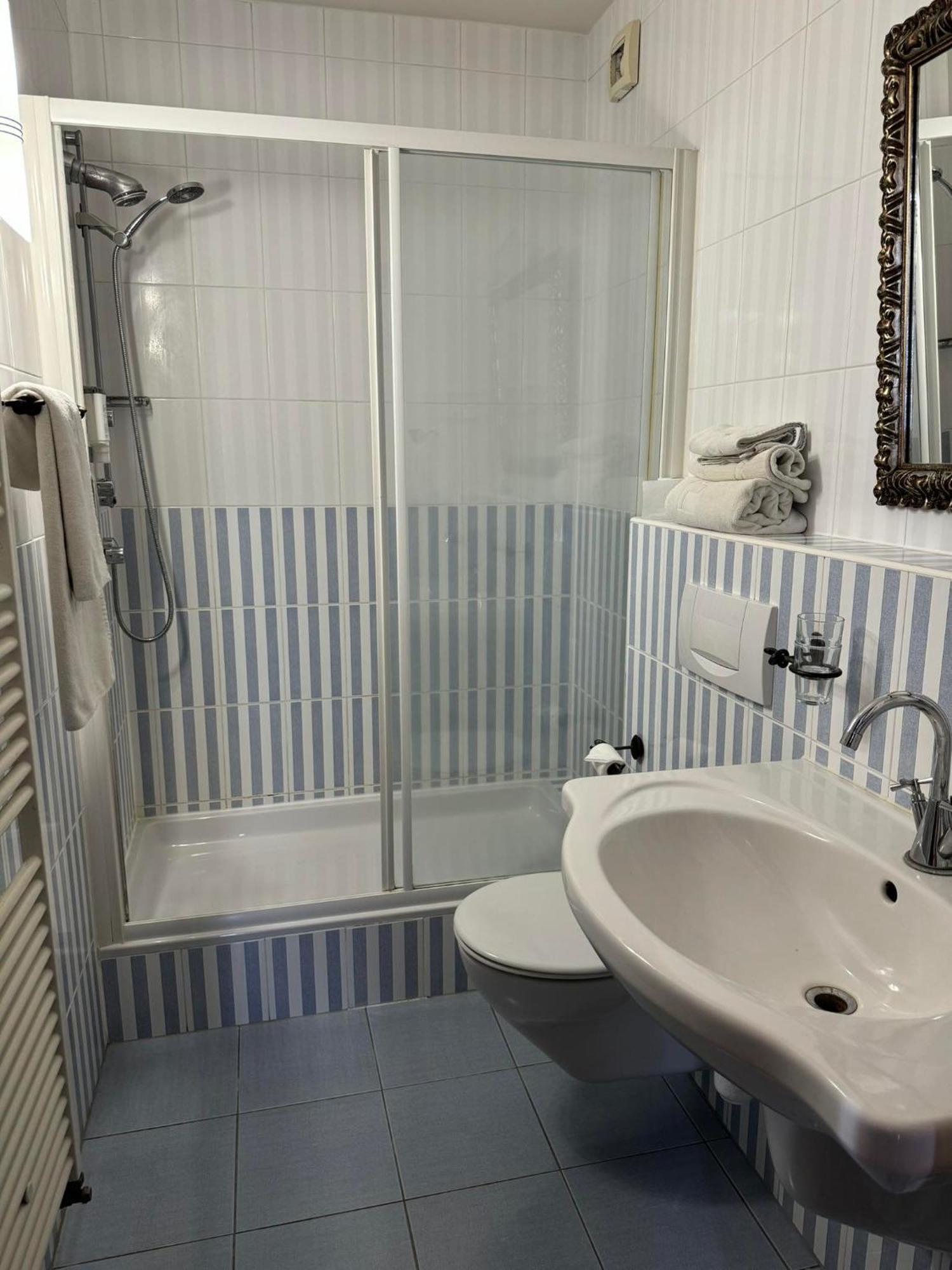 Hotel Palacyk Konin Kültér fotó