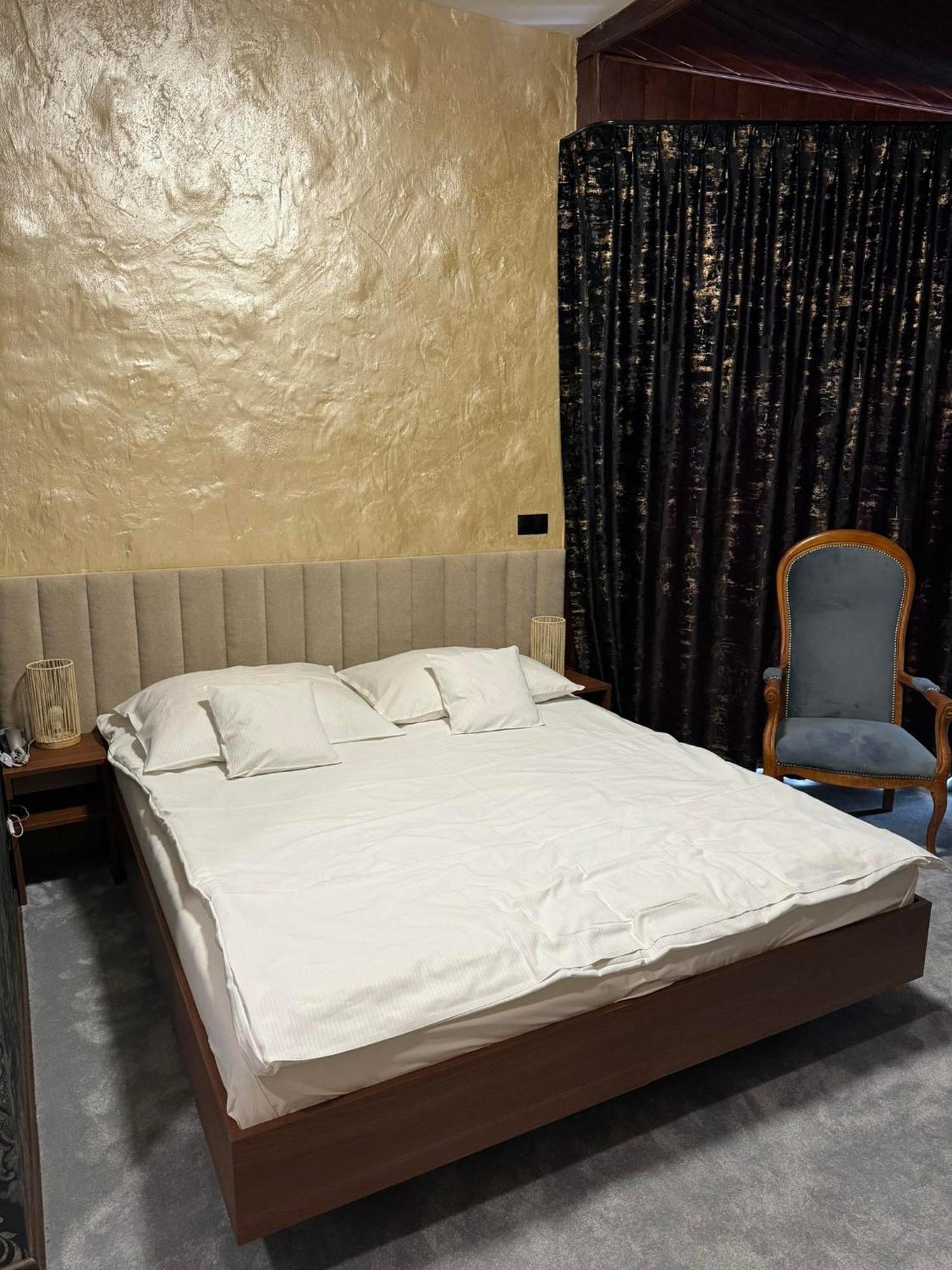 Hotel Palacyk Konin Kültér fotó