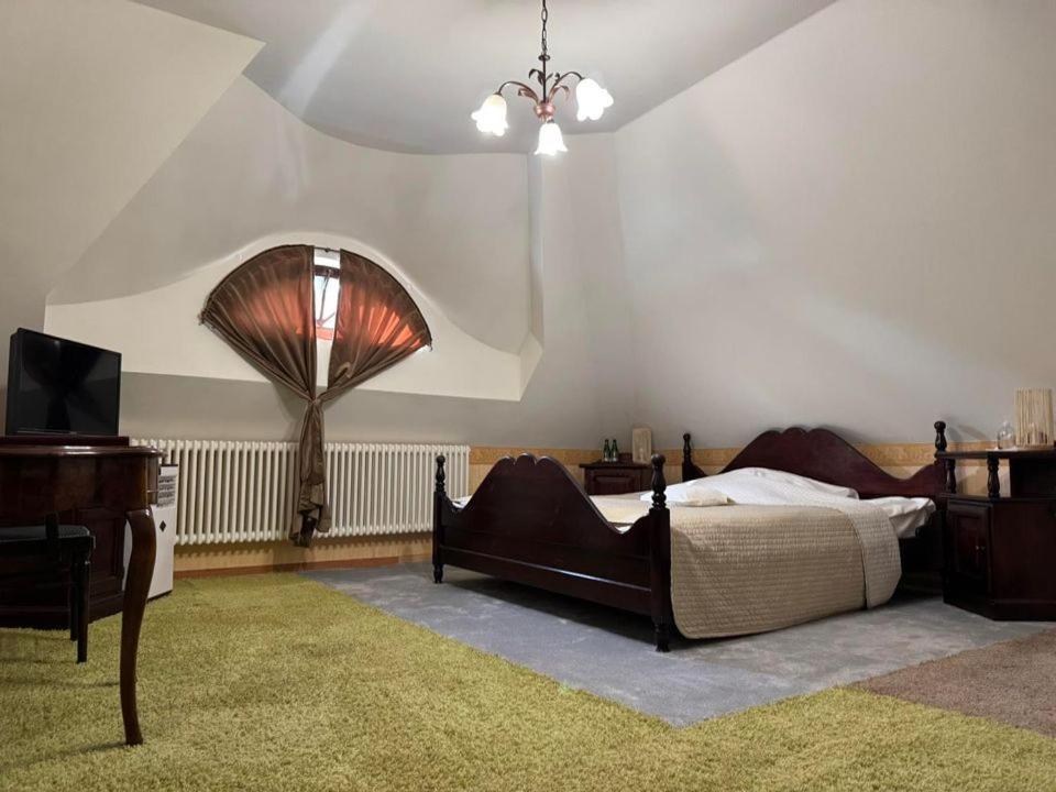 Hotel Palacyk Konin Kültér fotó