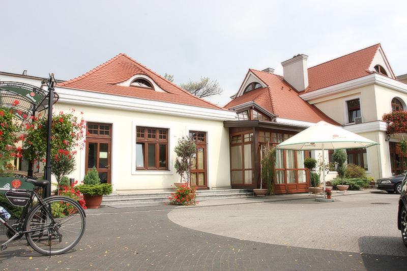 Hotel Palacyk Konin Kültér fotó